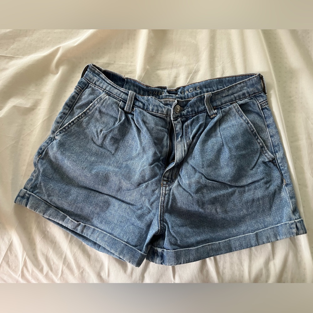 American Eagle high waisted light denim short